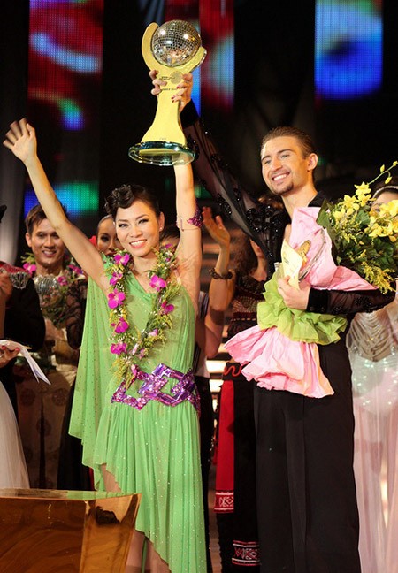 Thu Minh là Quán quân Bước nhảy hoàn vũ mùa giải thứ 2 (năm 2011)